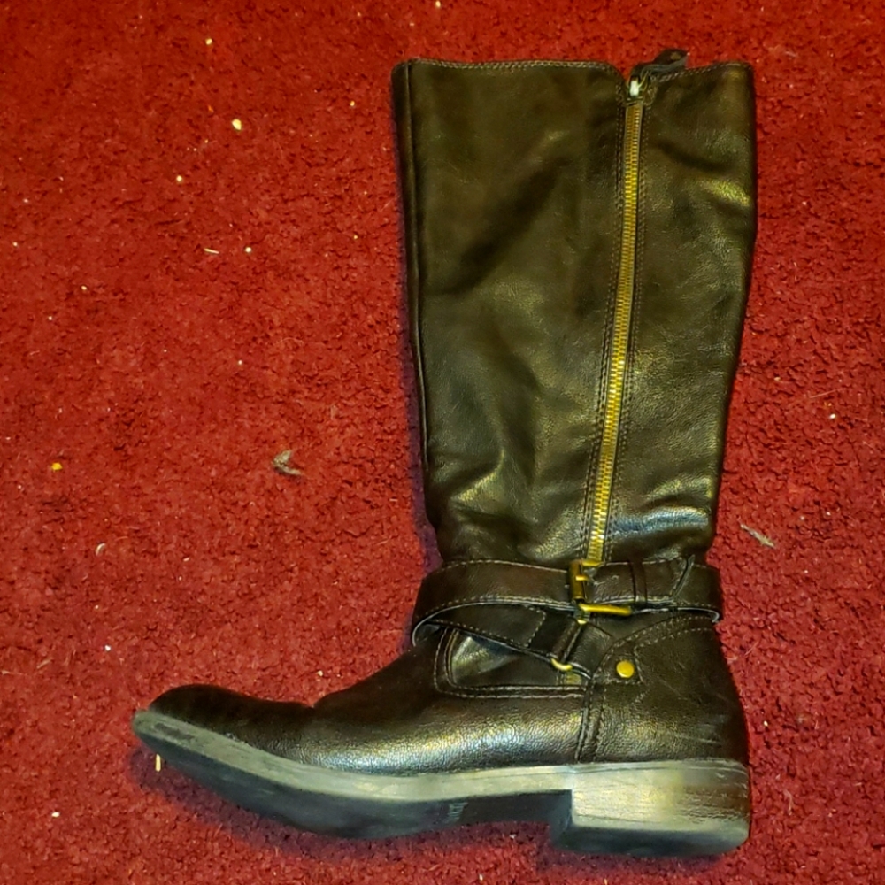 Brown boots